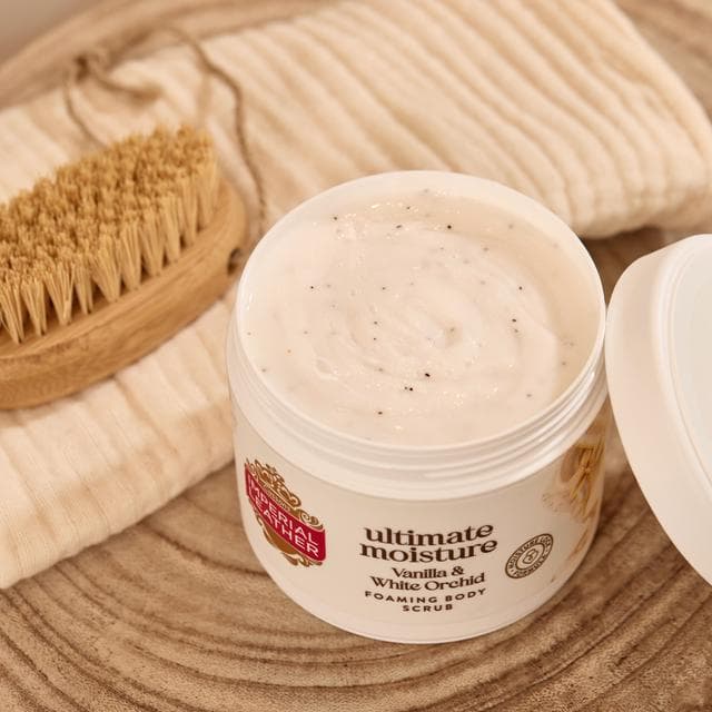 Imperial Leather 225ml Ultimate Moisture Vanilla & White Orchid Foaming Body Scrub - gallery image 3