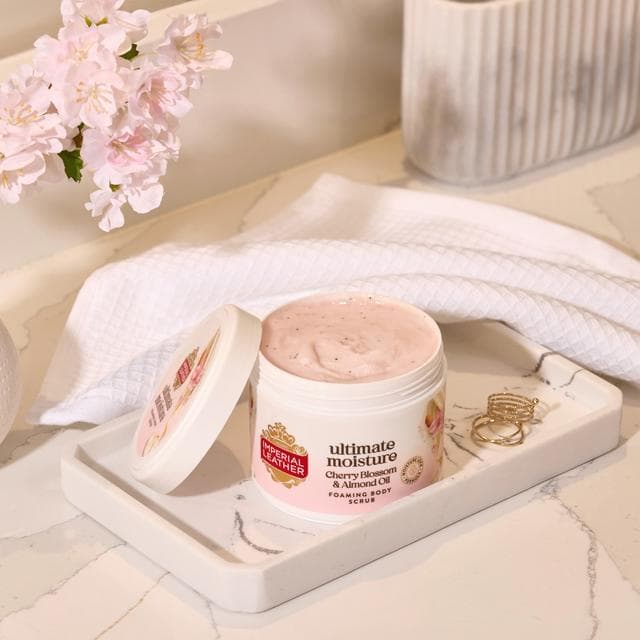 Imperial Leather 225ml Ultimate Moisture Cherry Blossom & Almond Oil Foaming Body Scrub - gallery image 3