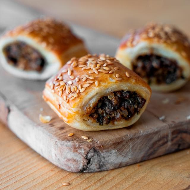 Higgidy Hoisin Pulled Mushroom & Spring Onion Rolls 160g - gallery image 2