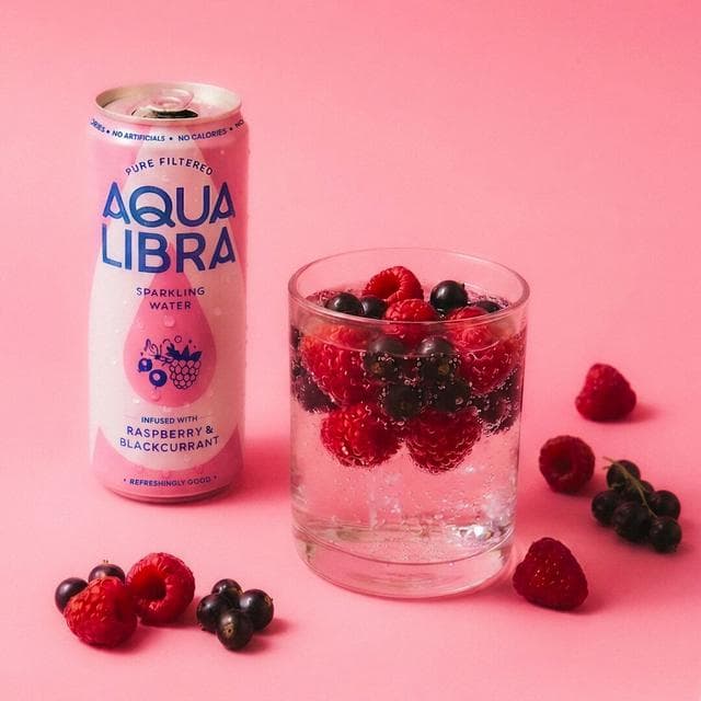 Aqua Libra Sparkling Water Infused with Raspberry & Blackcurrant Can 500ml - gallery image 2
