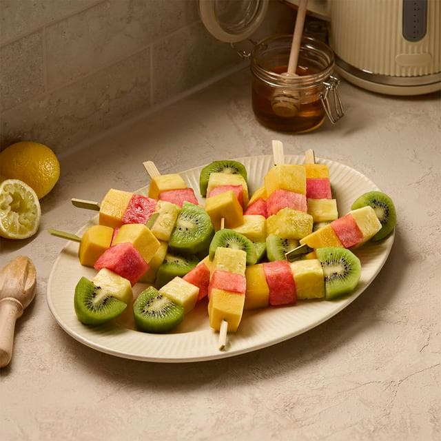 Sainsbury's Kiwi, Watermelon, Mango & Pineapple Fruit Salad Skewers 870g - gallery image 1