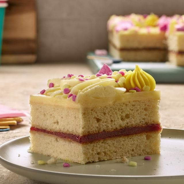 Sainsbury's 1.36kg Pink Iced Madeira Traybake Celebration Cake, Taste the Difference - gallery image 2