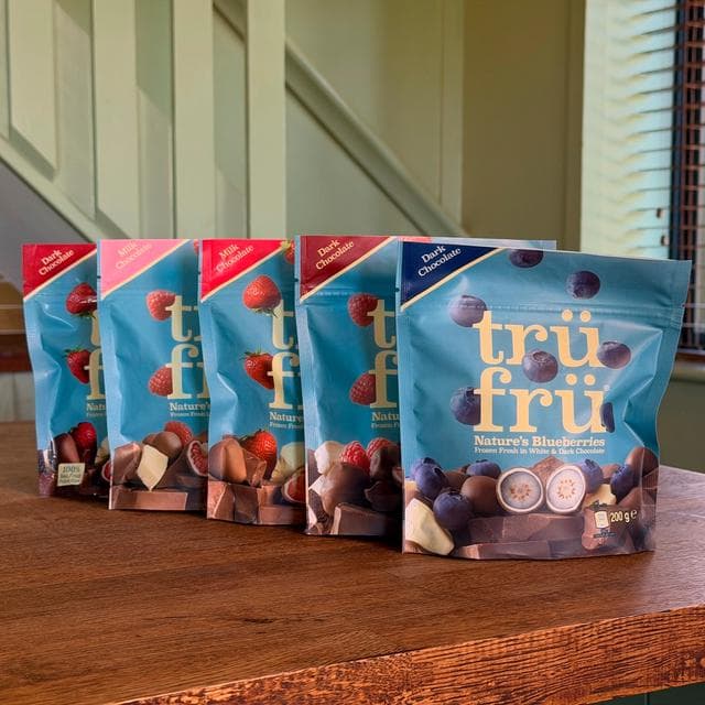 trufru Blueberries in White & Dark Chocolate - gallery image 5