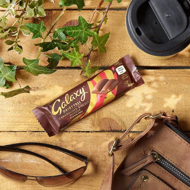 Galaxy 40g Dairy Free & Vegan Caramelised Biscuit Chocolate Bar - gallery image 2
