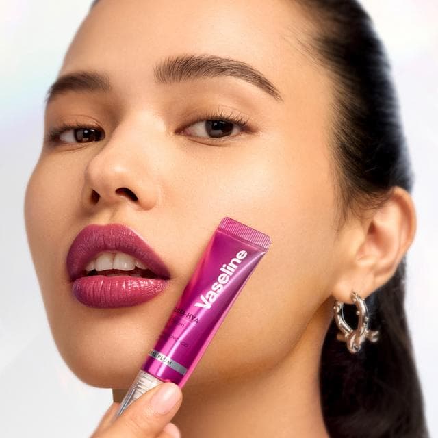 Vaseline 10ml Gluta Hya Royal Plum Lip Serum Gloss - gallery image 4