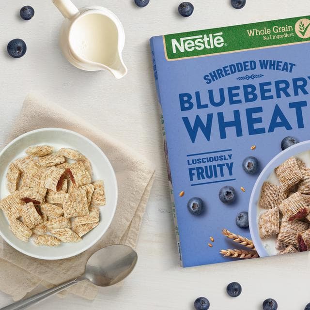 Nestle Shredded Wheat 450g Bitesize Blueberry Wheats Breakfast Cereal - gallery image 2