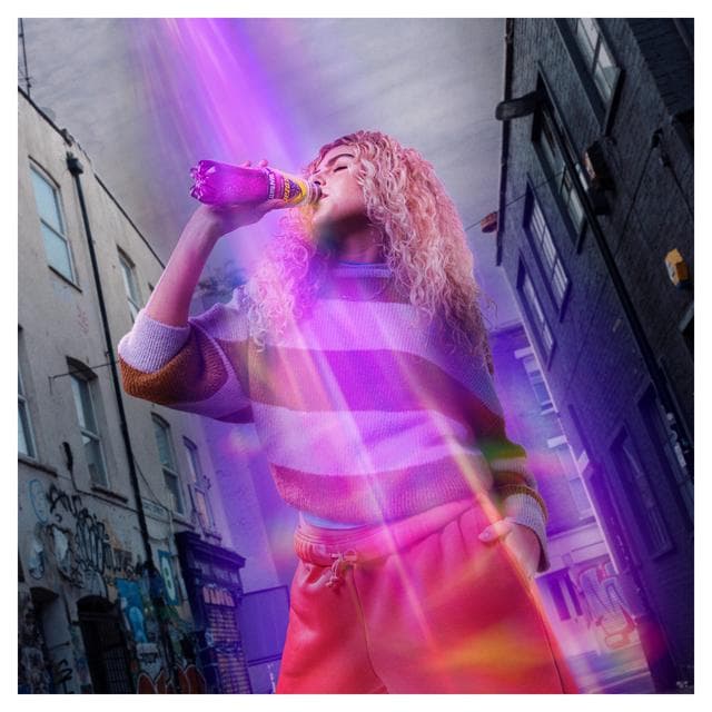 Lucozade 900ml Grafruitti Energy Drink - gallery image 5