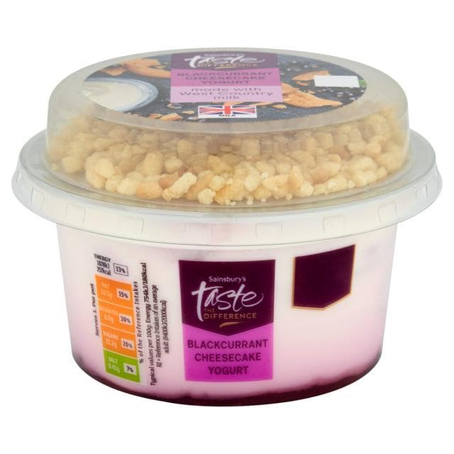 Sainsbury's 143g Blackcurrant Cheesecake Yogurt, Taste the Difference - gallery image 1