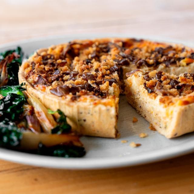 Higgidy 400g Barber's Vintage Cheddar & Caramelised Balsamic Onion Quiche - gallery image 2