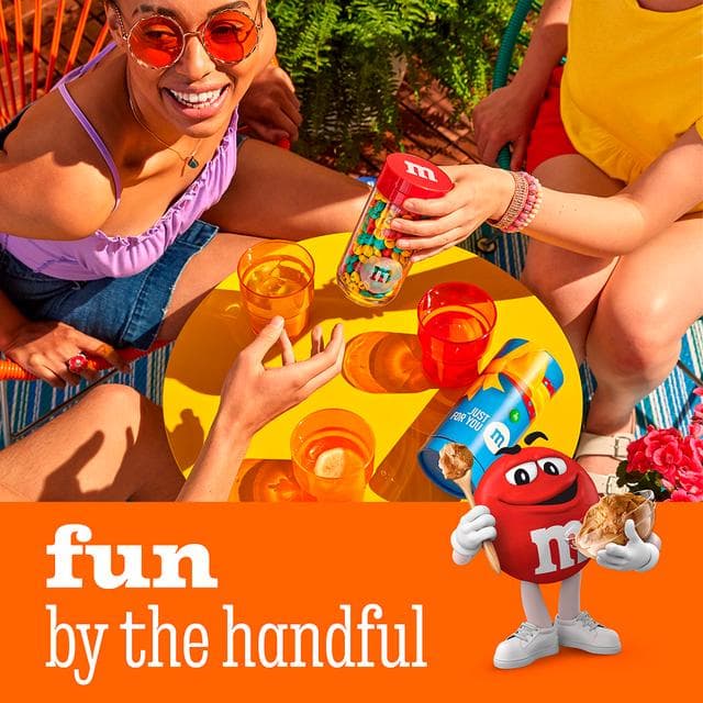 M&M'S 102g Cookie Dough Milk Chocolate Bag - gallery image 3