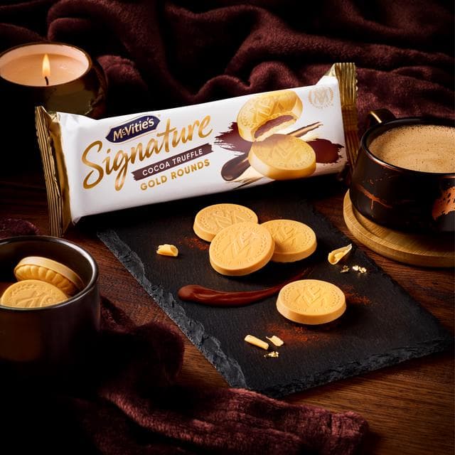 McVitie's Signature 109g Cocoa Truffle Gold Rounds Biscuits - gallery image 2