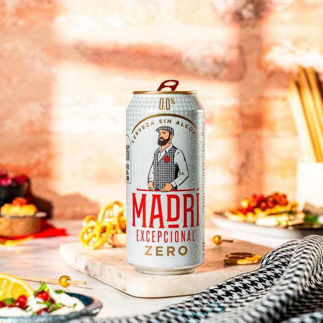 Madri Excepcional 4 x 440ml 0.0% Alcohol Free Lager Beer Can - gallery image 3