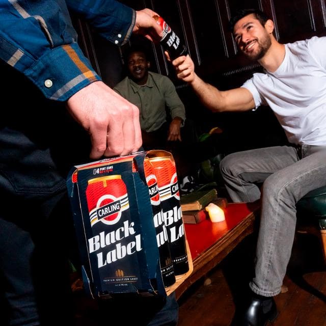 Carling 4 x 568ml Black Label Premium Lager Beer Cans - gallery image 5