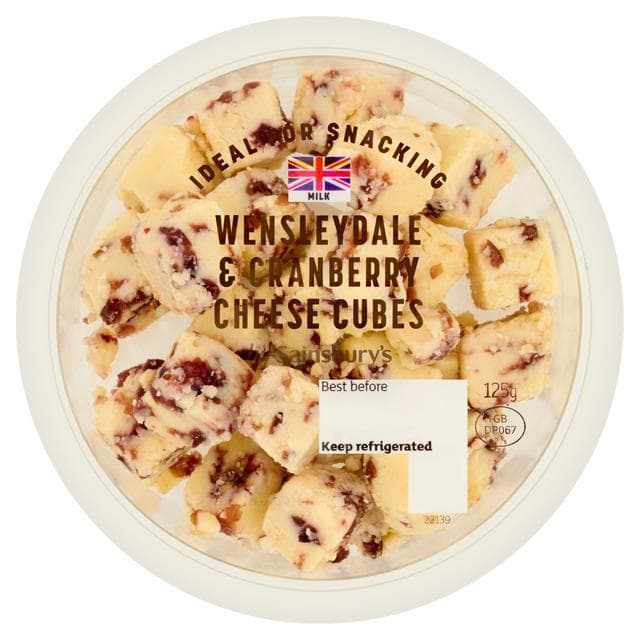 Sainsbury's 125g Wensleydale & Cranberry Snacking Cheese Cubes - gallery image 1