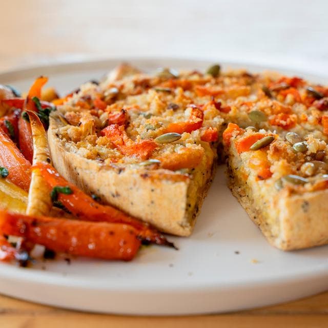 Higgidy 400g Extra Mature Cheddar & Hot Maple Roasted Winter Veg Quiche - gallery image 2
