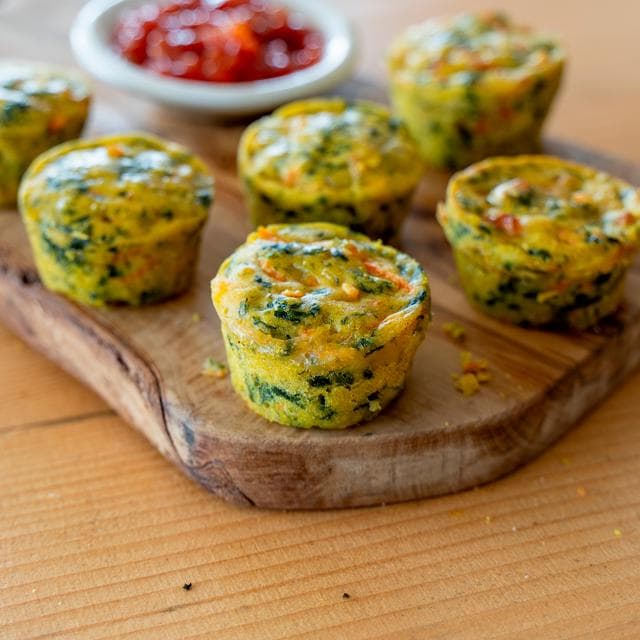Higgidy 130g Extra Mature Cheddar & Spinach Mini Muffins - gallery image 2