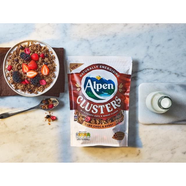 Alpen 400g Chocolate & Berry Granola Clusters Breakfast Cereal - gallery image 4