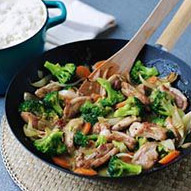 Green curry in a wok